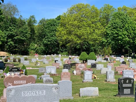 (Vaults are Needed and must be purchased by new buyer) One burial plot for 2 persons located in Farmingdale NY. . Cemetery plot for sale